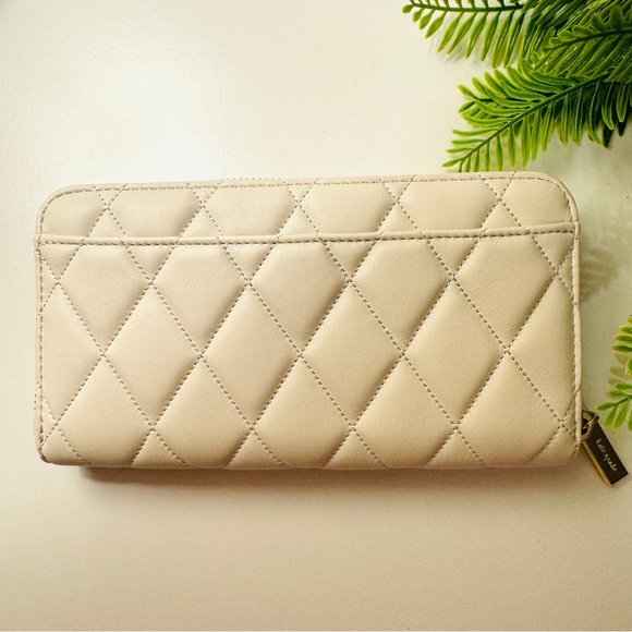Kate Spade Quilted White Cream Beige Leather Zip Around Wallet NWT - Picture 4 of 13